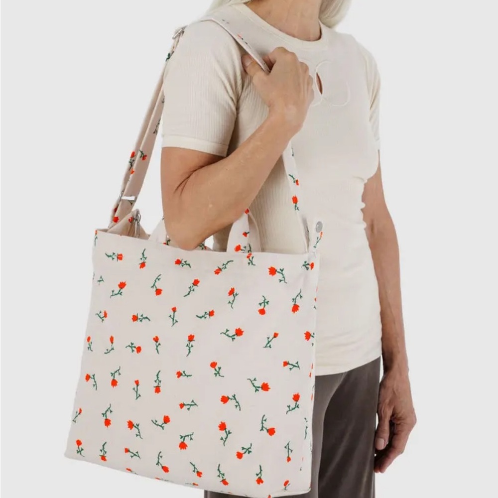 BAGGU horizontal zip duck bag painted wildflower - Picture 2 of 8
